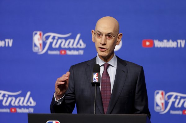星速优配平台 萧华：我对伦纳德合同一事毫不知情，但NBA会查个水落石出